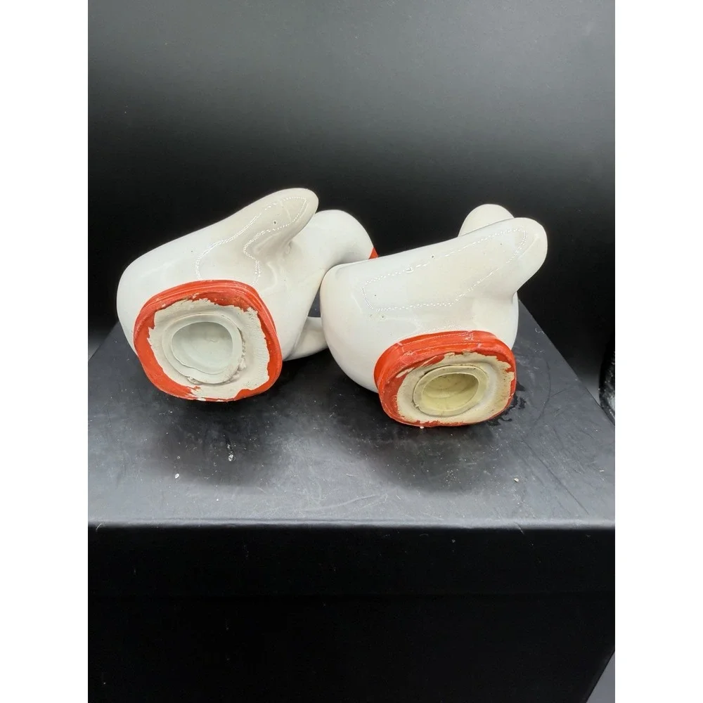 Vintage Hugging Geese Salt & Pepper Shakers 🪿🤍 Ceramic Farmhouse Kitchen Decor